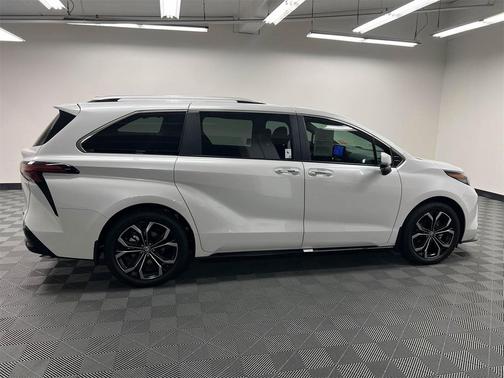 2025 Toyota Sienna Platinum 7 Passenger