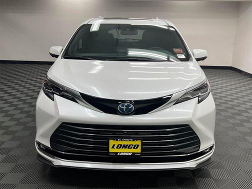 2025 Toyota Sienna Platinum 7 Passenger