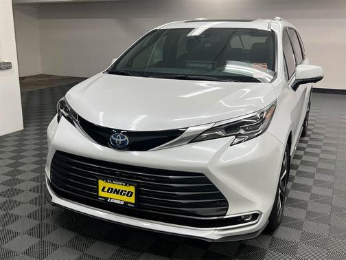 2025 Toyota Sienna Platinum 7 Passenger