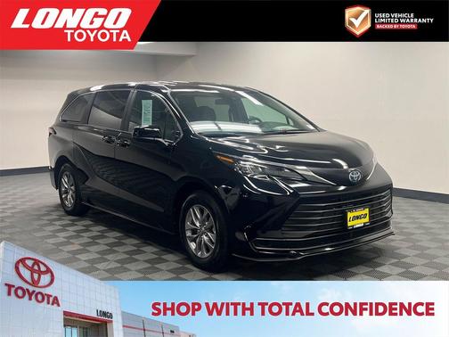 2025 Toyota Sienna LE