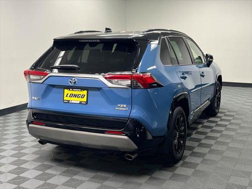 2022 Toyota RAV4 Hybrid SE