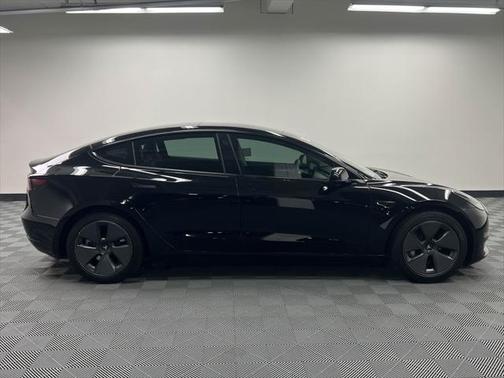 2022 Tesla Model 3 Standard Range