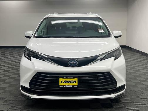 2024 Toyota Sienna LE