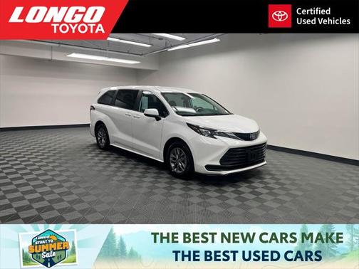 2024 Toyota Sienna LE
