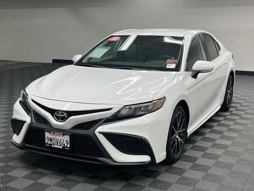 2022 Toyota Camry SE