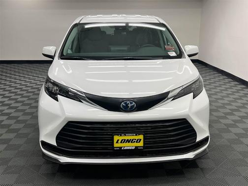 2024 Toyota Sienna LE