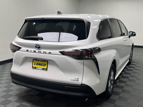 2024 Toyota Sienna LE