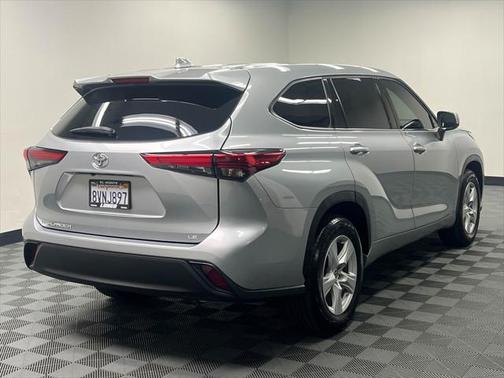 2021 Toyota Highlander LE