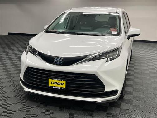 2023 Toyota Sienna LE
