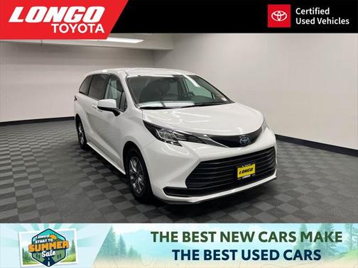 2023 Toyota Sienna LE