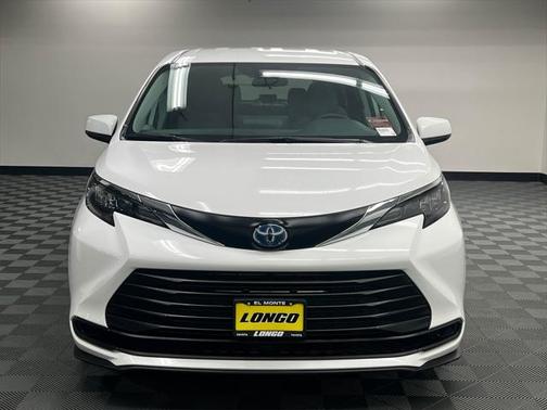 2024 Toyota Sienna LE