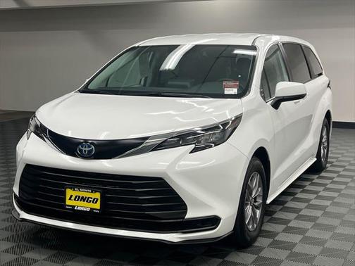 2024 Toyota Sienna LE