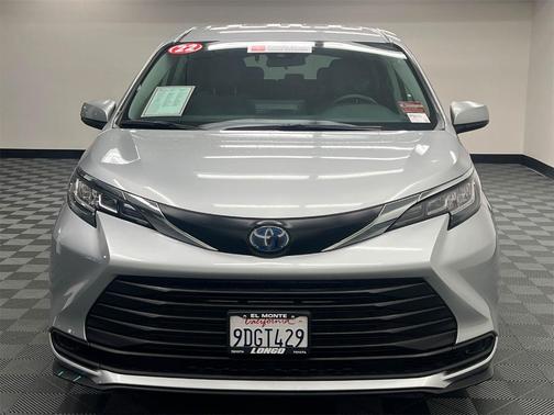 2022 Toyota Sienna LE