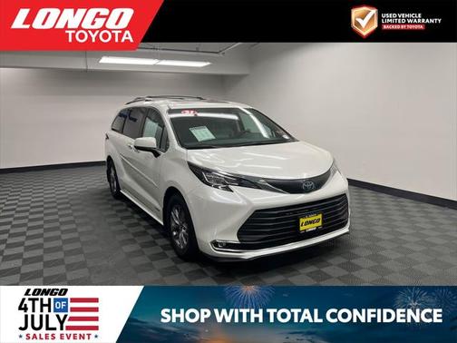 2021 Toyota Sienna XLE 8 Passenger