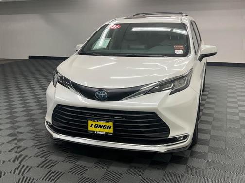 2021 Toyota Sienna XLE 8 Passenger