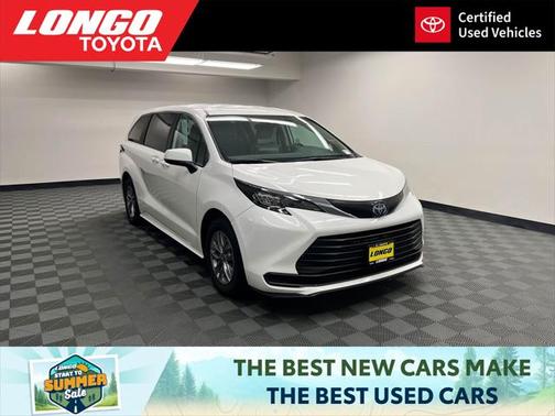 2024 Toyota Sienna LE
