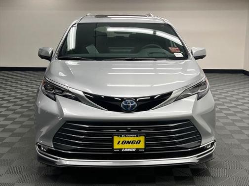 2025 Toyota Sienna Platinum 7 Passenger