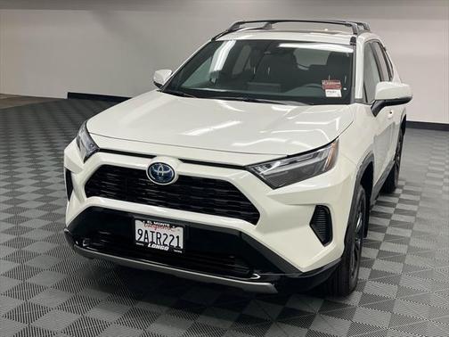 2022 Toyota RAV4 Hybrid SE