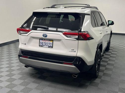 2022 Toyota RAV4 Hybrid SE