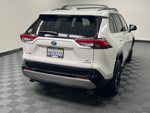 2022 Toyota RAV4 Hybrid SE