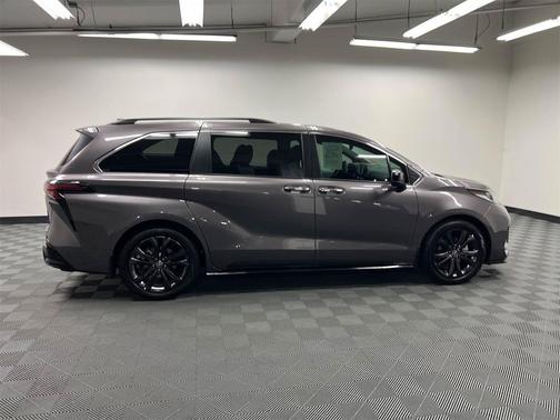 2022 Toyota Sienna XSE 7 Passenger