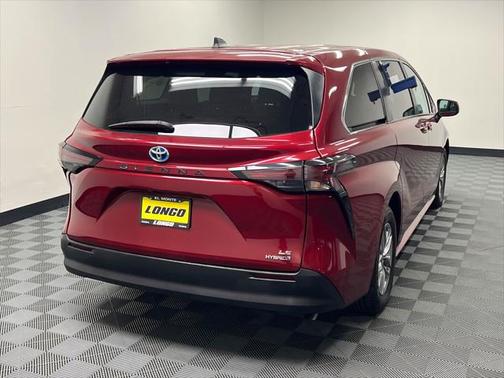 2023 Toyota Sienna LE