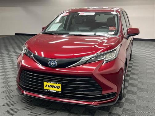 2023 Toyota Sienna LE