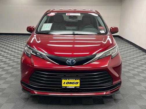 2023 Toyota Sienna LE