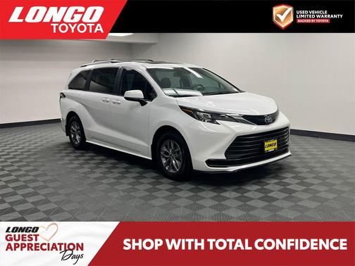 2025 Toyota Sienna LE