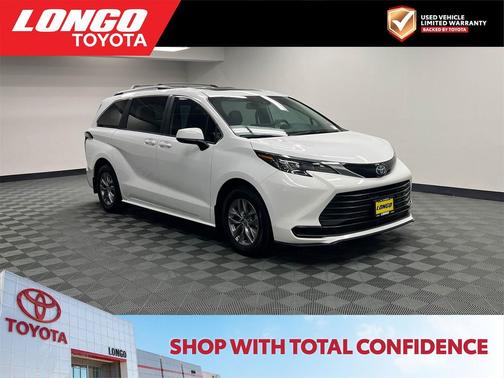 2025 Toyota Sienna LE