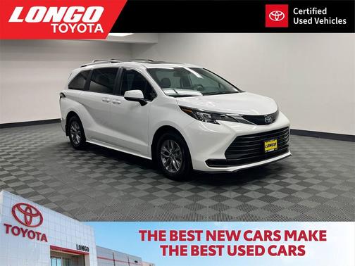 2025 Toyota Sienna LE