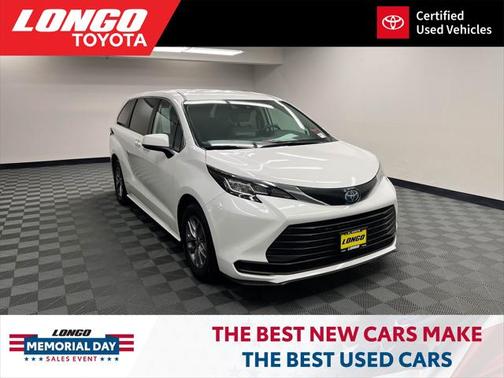 2023 Toyota Sienna LE