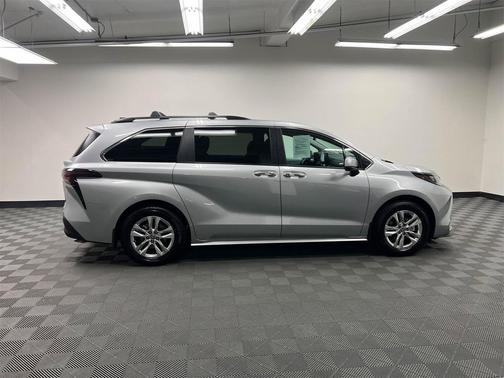 2025 Toyota Sienna XLE