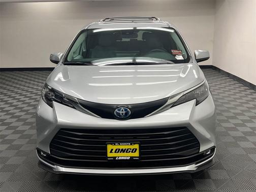 2025 Toyota Sienna XLE