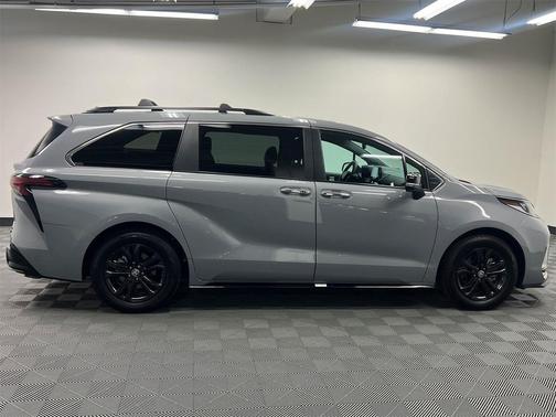 2024 Toyota Sienna XSE 7 Passenger