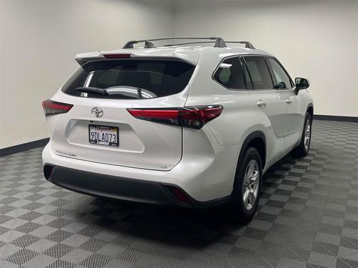 2022 Toyota Highlander LE