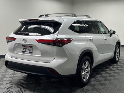 2022 Toyota Highlander LE