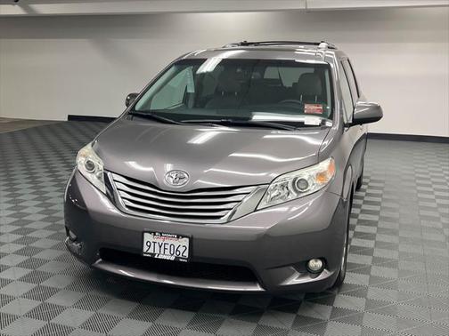 2017 Toyota Sienna XLE