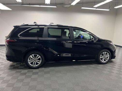 2025 Toyota Sienna Limited 7-Passenger