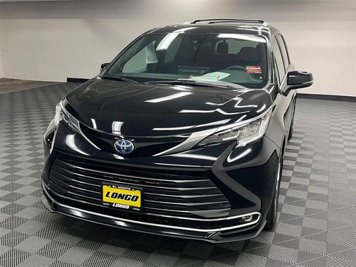 2025 Toyota Sienna Limited 7-Passenger