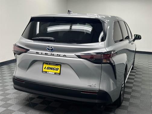 2023 Toyota Sienna LE