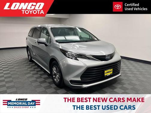 2023 Toyota Sienna LE