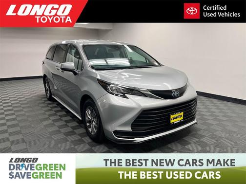 2023 Toyota Sienna LE