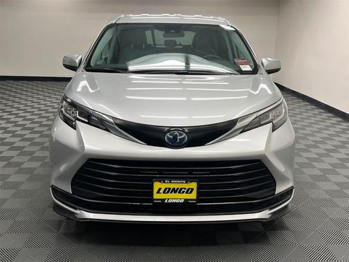 2023 Toyota Sienna LE