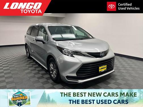 2023 Toyota Sienna LE