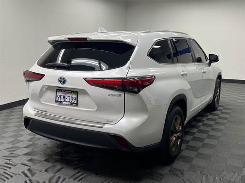 2023 Toyota Highlander Hybrid XLE