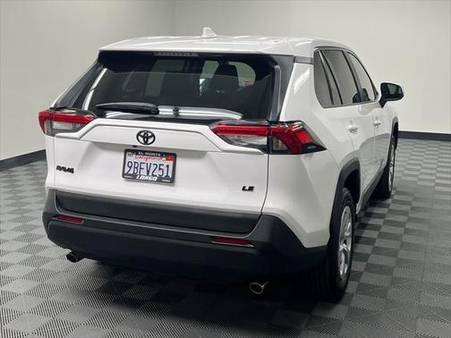 2022 Toyota RAV4 LE