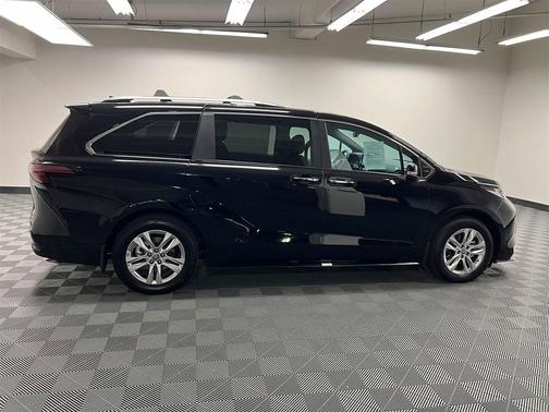 2024 Toyota Sienna Limited 7-Passenger