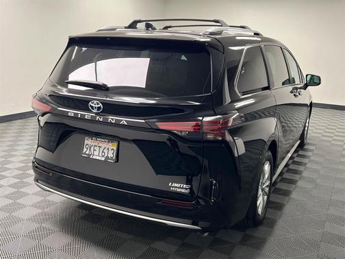 2024 Toyota Sienna Limited 7-Passenger