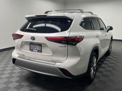 2021 Toyota Highlander Hybrid Platinum